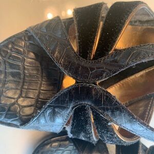 Donald Pliner 4 inch heels. Lightly worn excellent condition.